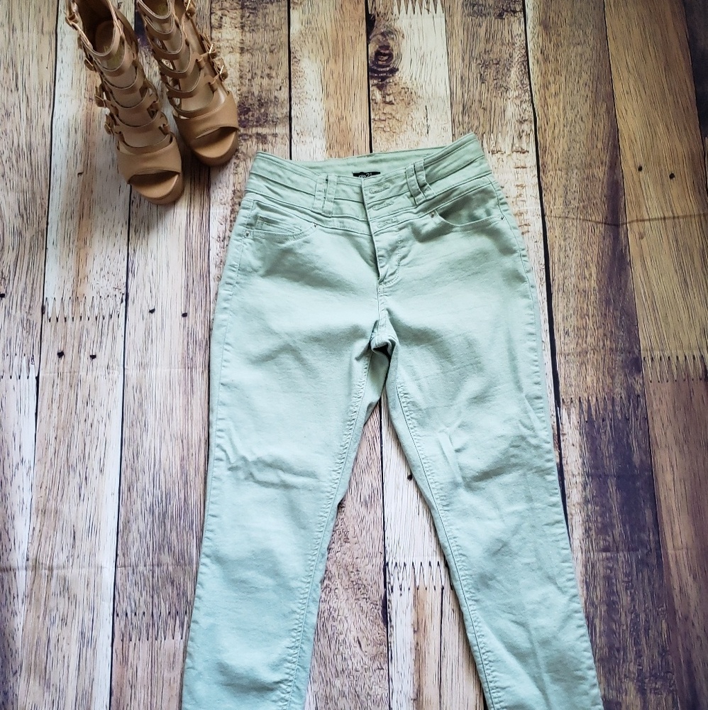 Rue21 Fitted Capris